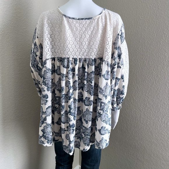 Free People Women Moon River Blouse Size L Blue White Peasant Floral Roses - Picture 9 of 9